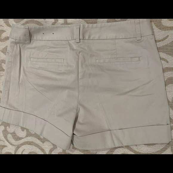 Express Cream/ Khaki dress shorts - Picture 3 of 3